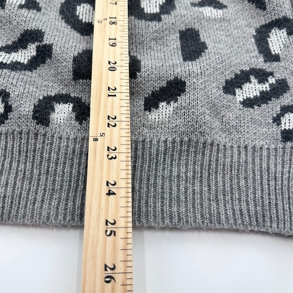 Kendall Kylie Sweater Women XXL Gray Animal Print Knit Pullover Preppy 90s Cozy - Picture 7 of 7